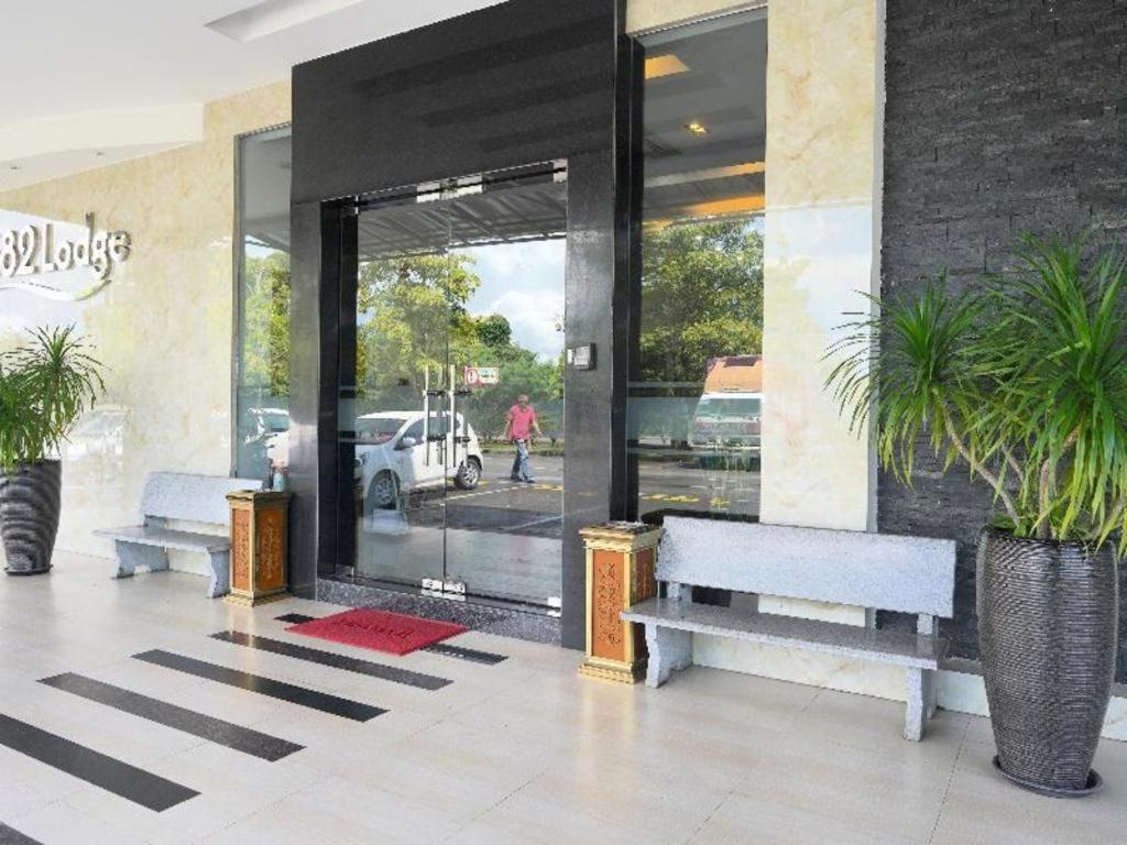 Oyo 89457 682 Lodge Bintulu Exterior photo