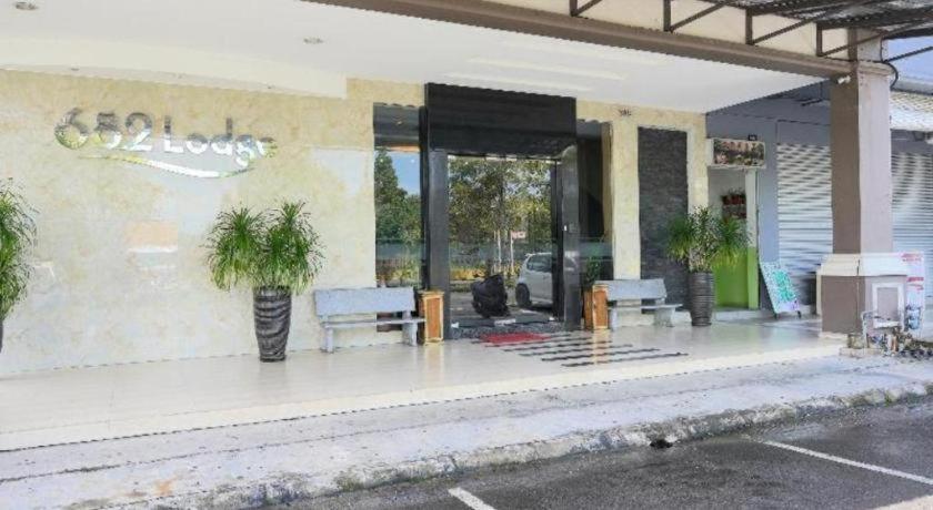 Oyo 89457 682 Lodge Bintulu Exterior photo