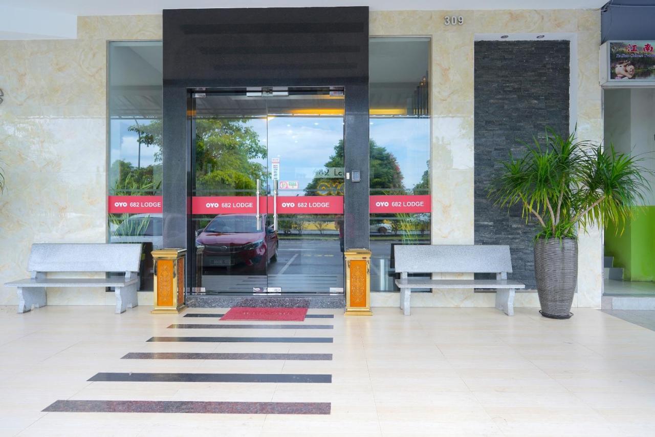 Oyo 89457 682 Lodge Bintulu Exterior photo